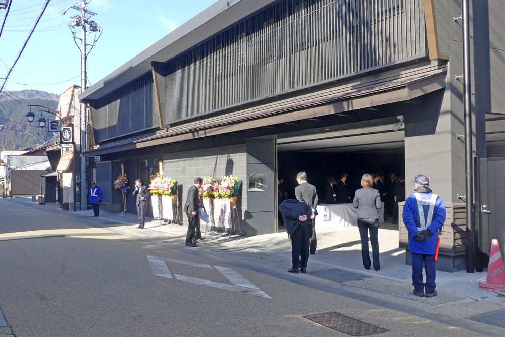 八幡信金新本部外観