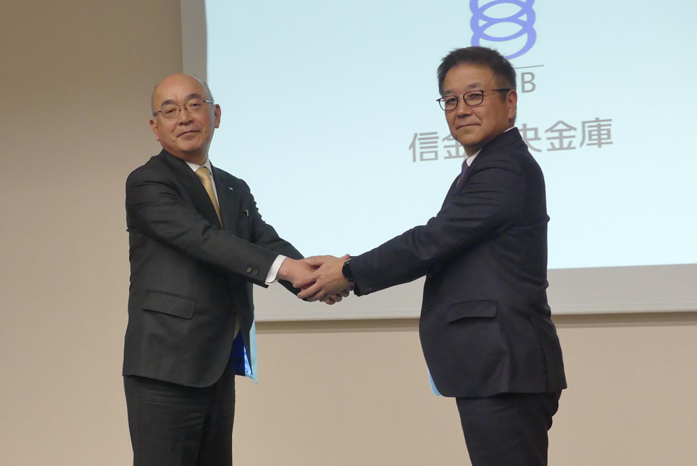 柴田理事長（左）と須藤副理事長